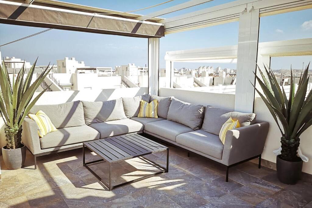Black Sun. Modern Penthouse In 또레비에하 외부 사진