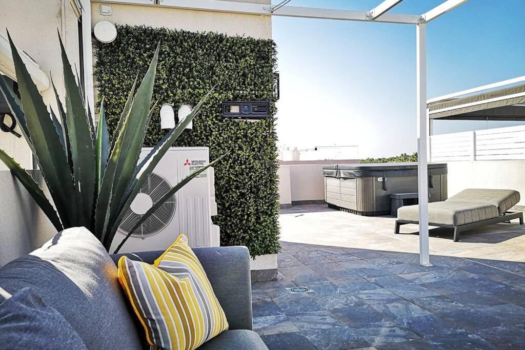 Black Sun. Modern Penthouse In 또레비에하 외부 사진