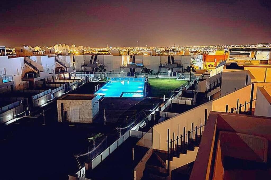 Black Sun. Modern Penthouse In 또레비에하 외부 사진